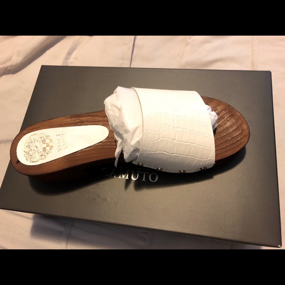 Vince Camuto white croc leather clog sandal. 8.5